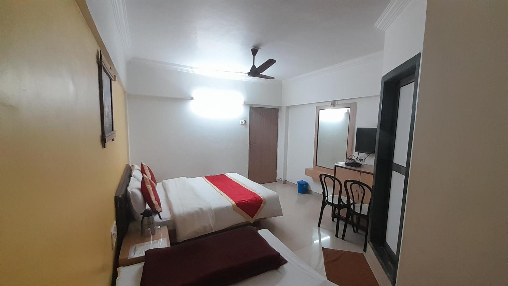 Hotel S K Palace Mahabaleshwar Exterior photo